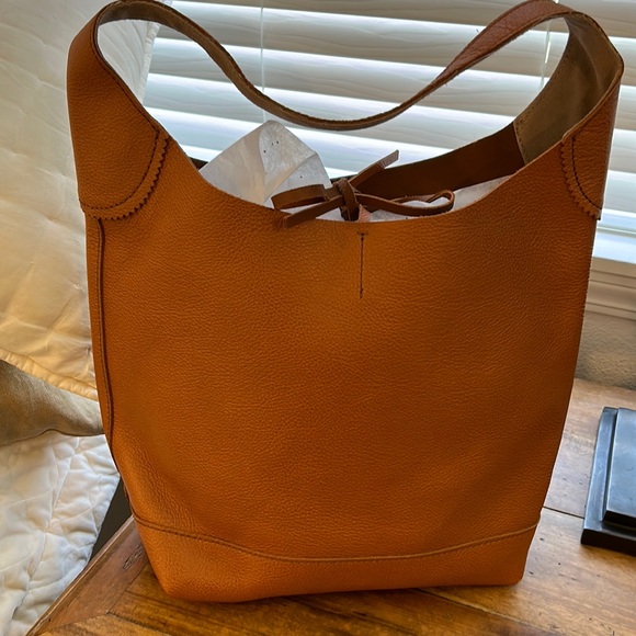 J. Crew Handbags - Brand new J Crew leather over the shoulder bag💕
